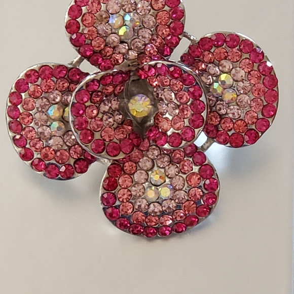 2/$10 Oversized Flower Stretch Ring - Picture 7 of 8